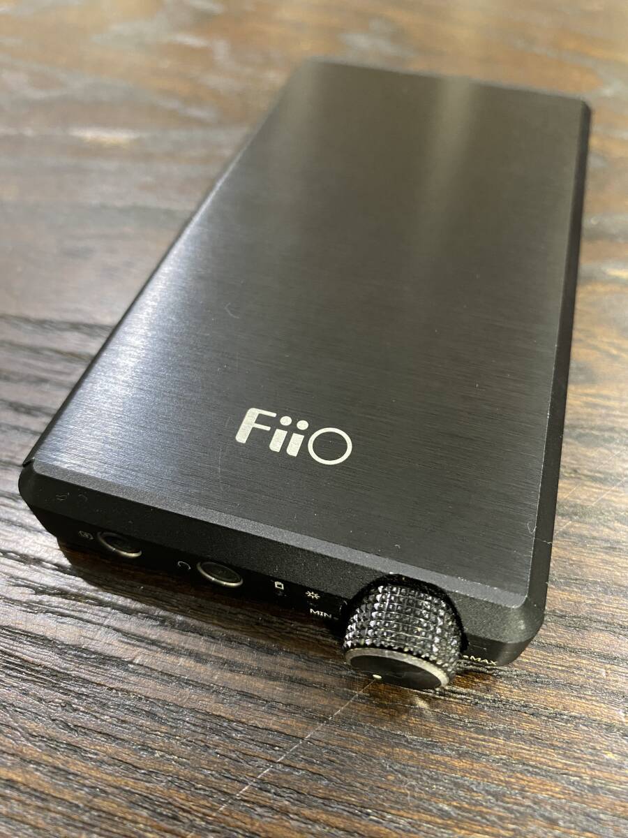 FiiO E12　ハイパワー・ポータブル・ヘッドフォンアンプ（箱付き・動作確認済み）_画像1