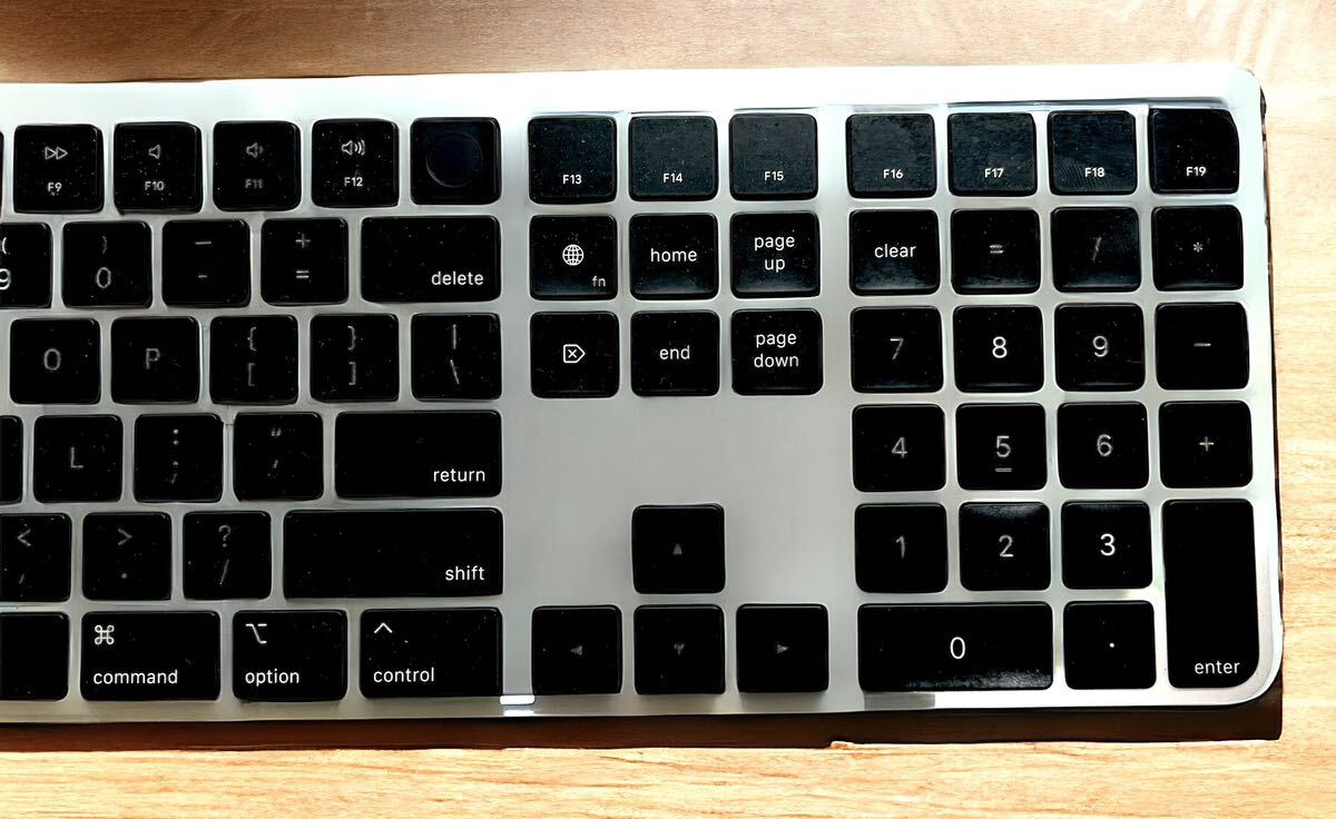 【PC周辺機器】アップル Apple Magic Keyboard with Touch ID and Numeric Keypad A2520 ブラック マジックキーボードの画像7