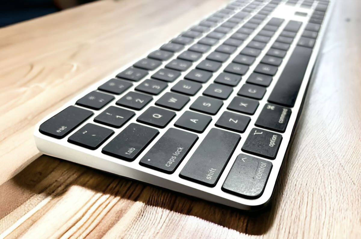 【PC周辺機器】アップル Apple Magic Keyboard with Touch ID and Numeric Keypad A2520 ブラック マジックキーボードの画像4