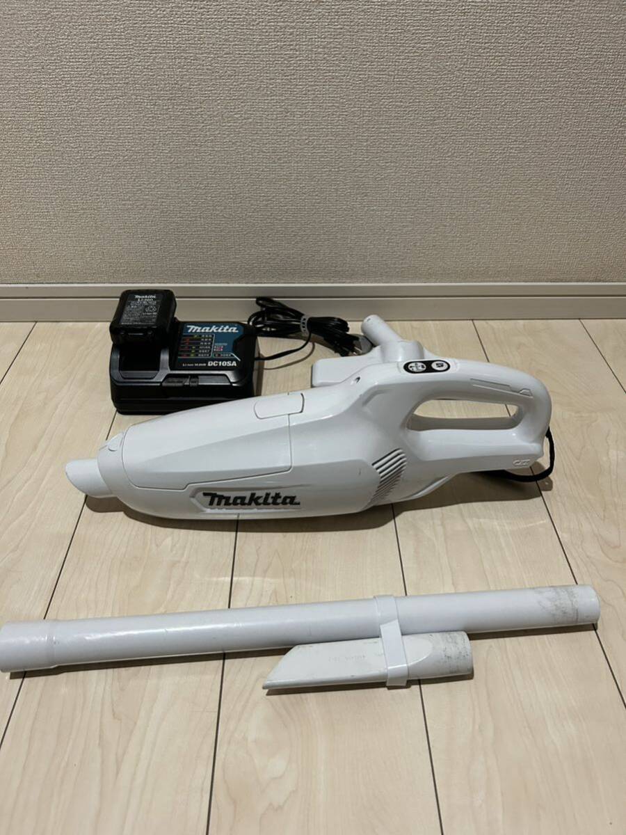 makita マキタ 充電式クリーナー 紙パック式 CL107FD 充電器 10.8V 用DC10SA ★動作確認済★現状品★の画像3