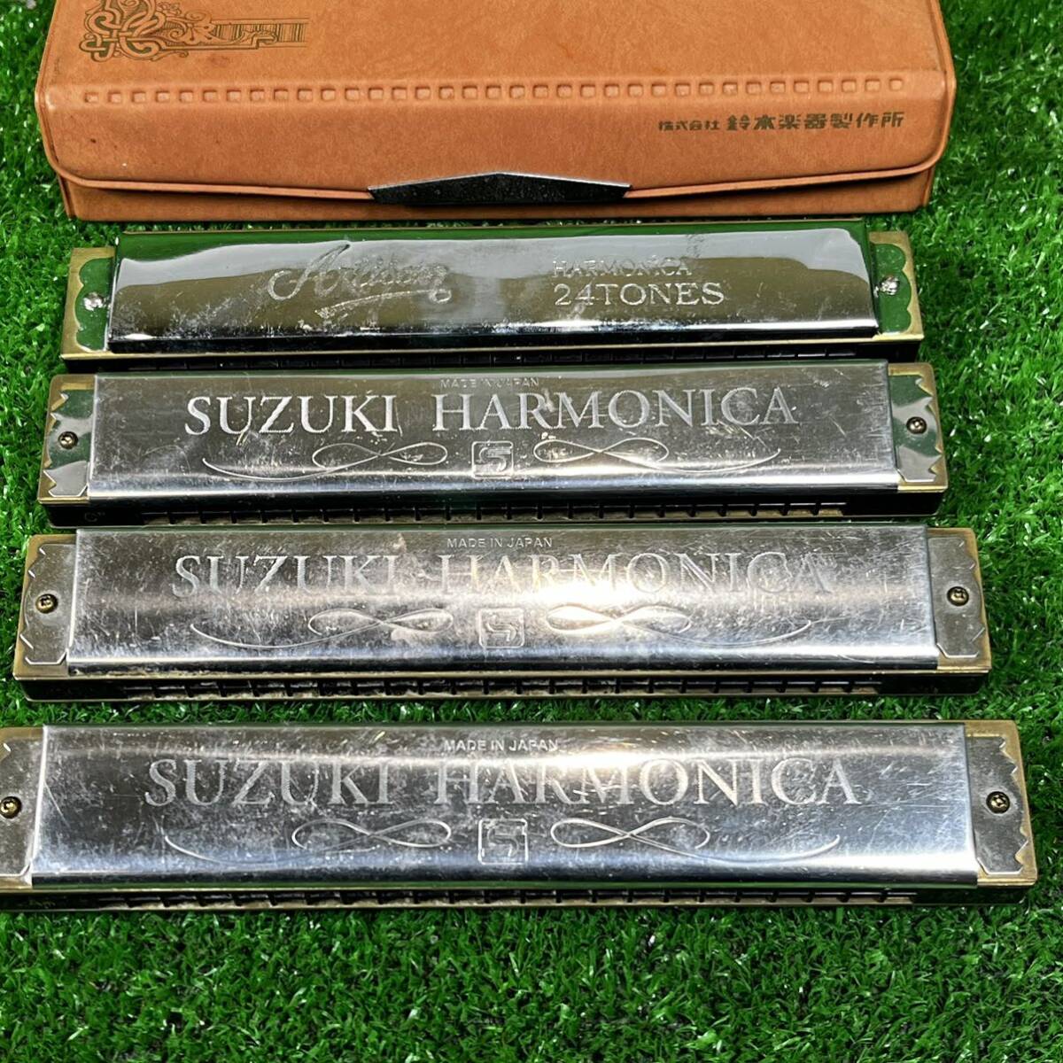 1-786】SUZUKI HARMONICA スズキ ハーモニカ 複音ハーモニカ 4点 ケース付 管楽器 現状品の画像2