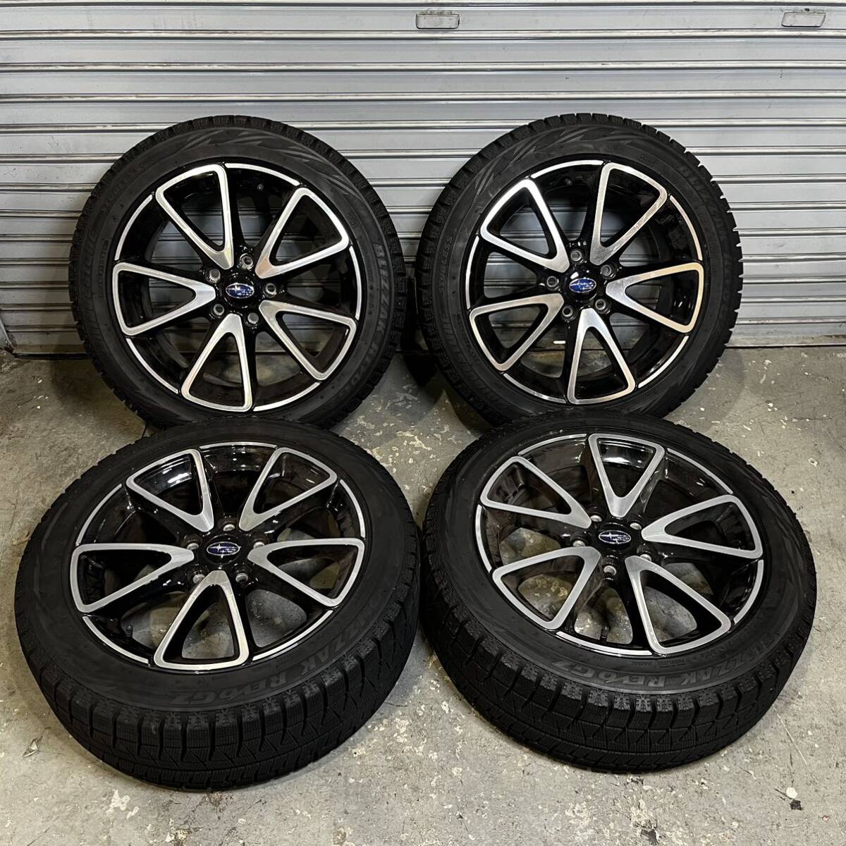 極上品】スバル レヴォーグ 純正オプション ホイールタイヤ 215/50R17 ブリヂストン ブリザック スタッドレスの画像1