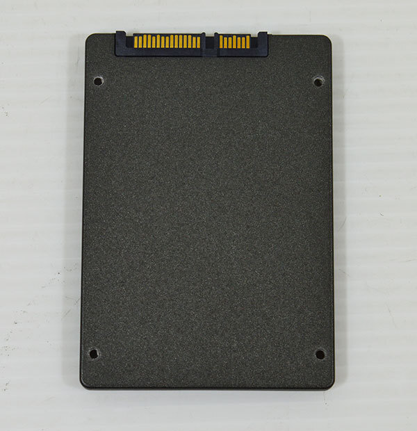 N0205 Micron SSD 64GB 中古 抜き取り品 動作確認済 フォーマット済み 2.5インチ 7mm厚 SATA MTFDDAK064MAM-1J2_画像3
