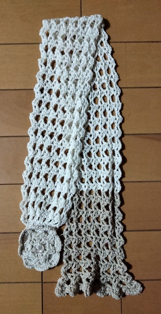 手編みミニマフラー　春、夏向き　花モチーフ付き　2色使い ハンドメイド