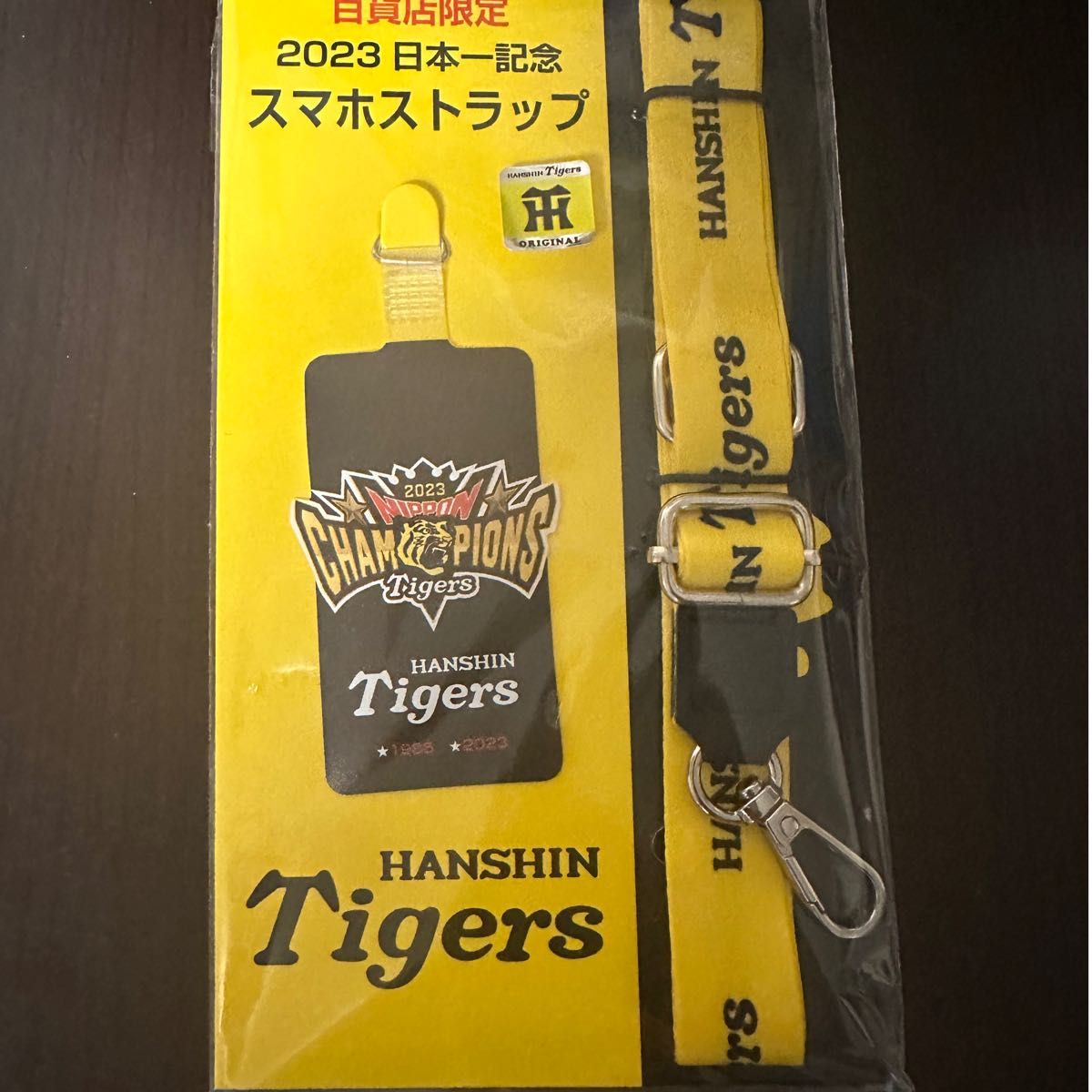 【百貨店限定　2023年日本一記念　阪神タイガース スマホストラップ HANSHIN Tigers 】