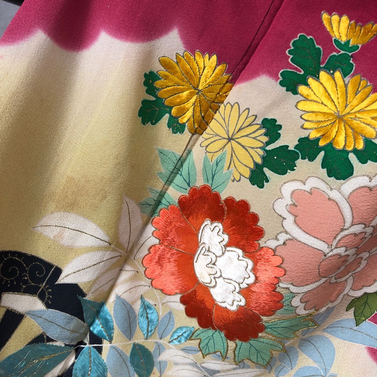 アンティーク　着物　付け下げ　御所車？　刺繍　花　昭和レトロ　大正ロマン　モダン　和洋折衷コーデ　リメイク　絹　正絹100% え22-12t_画像4