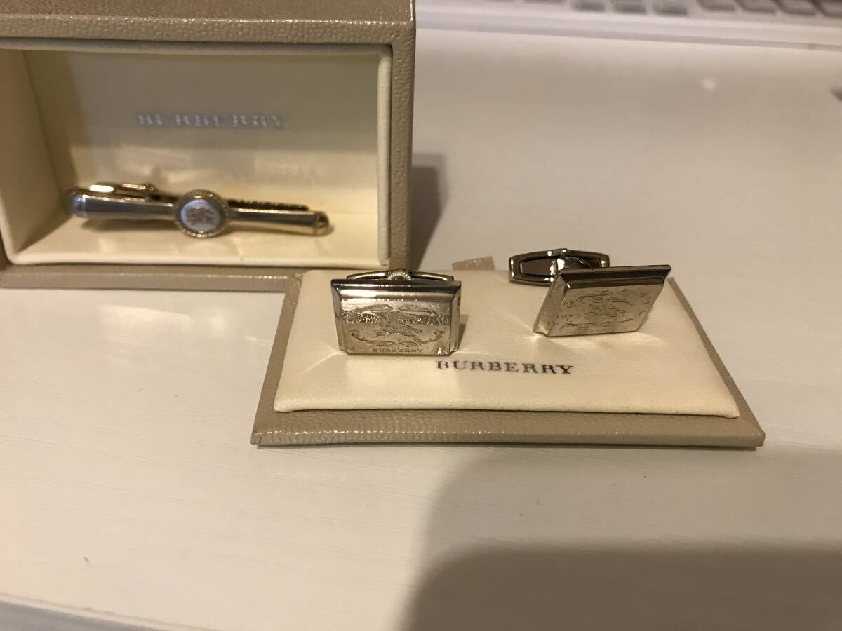 箱付き新品未使用Burberryバーバリーカフス＆ネクタイピン本物￥500から_画像1