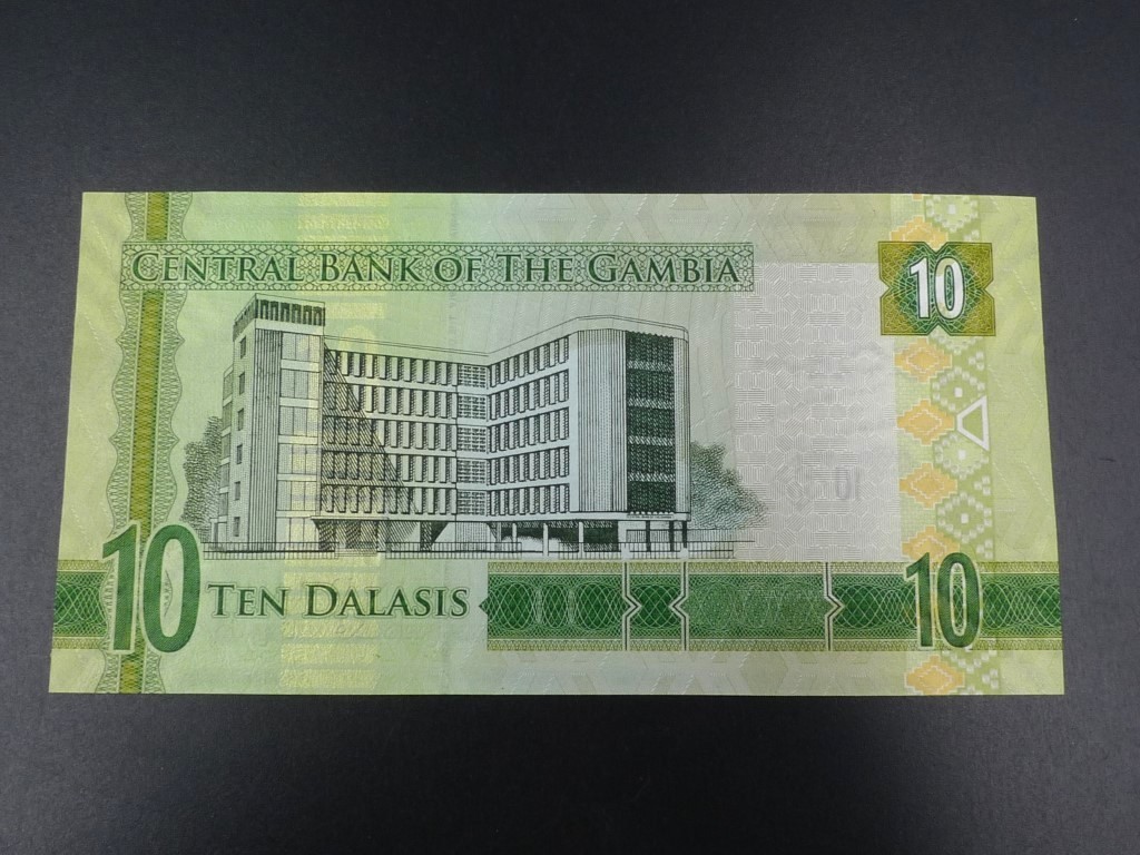 未使用 旧紙幣 アフリカ ガンビア 2015年 10ダラシ 鳥 鶴 ワニ 鰐 大統領 ヤヒヤ・ジャメ_画像2
