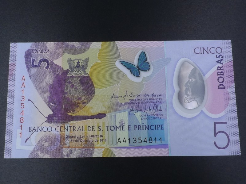 未使用 旧紙幣 アフリカ サントメ・プリンシペ 2016年 5ドブラ 蝶 指導者レイ・アマドア_画像1