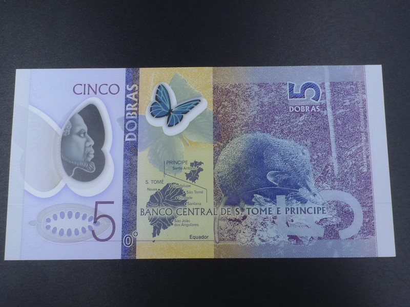 未使用 旧紙幣 アフリカ サントメ・プリンシペ 2016年 5ドブラ 蝶 指導者レイ・アマドア_画像2