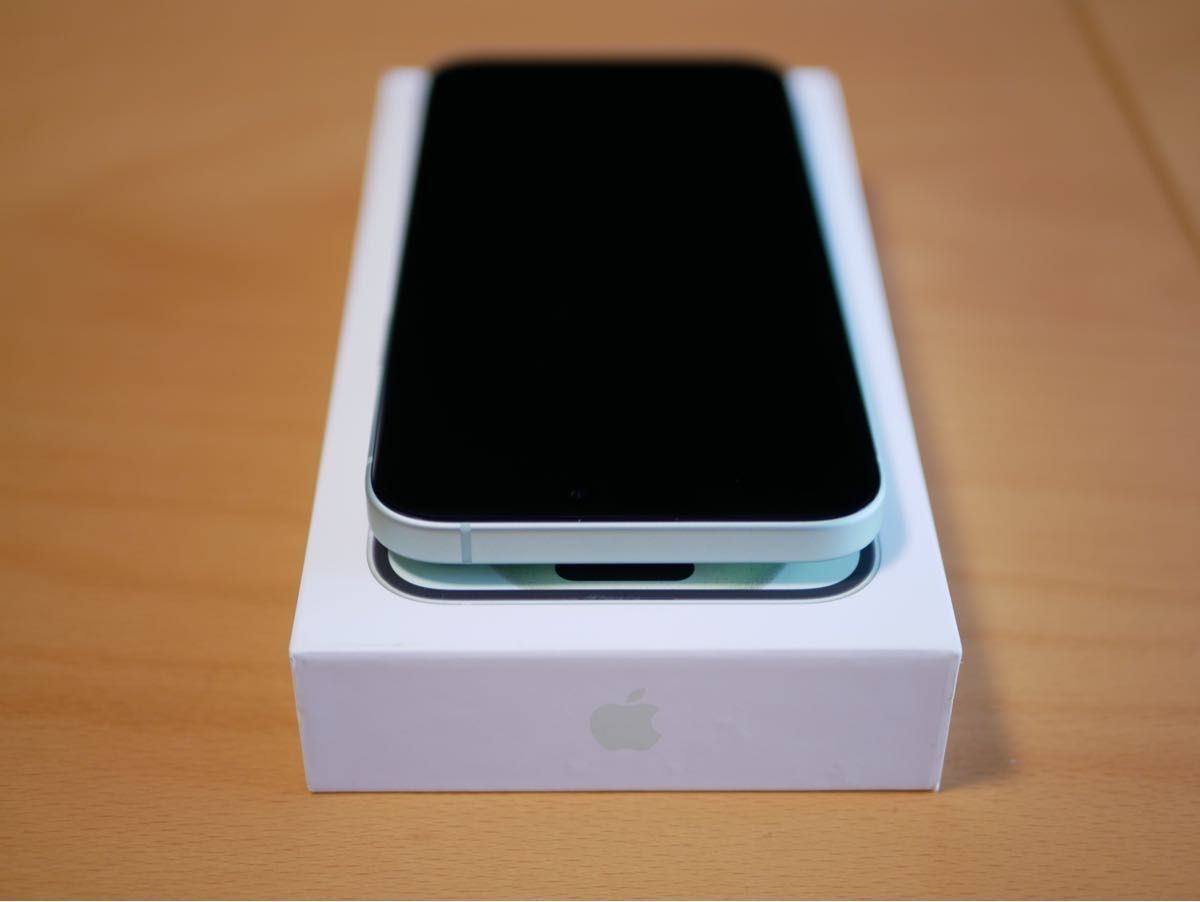 iPhone15 Plus 256GB グリーン SIMフリー 中古美品
