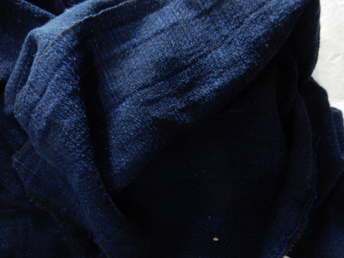 ＜銀の斧＞手織り木綿生地・横糸手紡ぎ糸・藍染・約2.7m・変わり織・タイ北部農家の女性の手仕事_画像3
