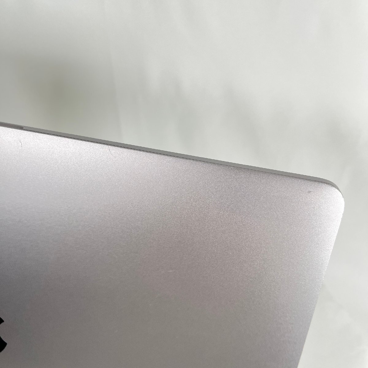 ★１円スタートお得！★MacBookPro 15-inch 2018 Apple 16GB 256GB スペースグレイ アップル 充放電回数 252回【中古】USキーボード_天板に傷やシール跡あり