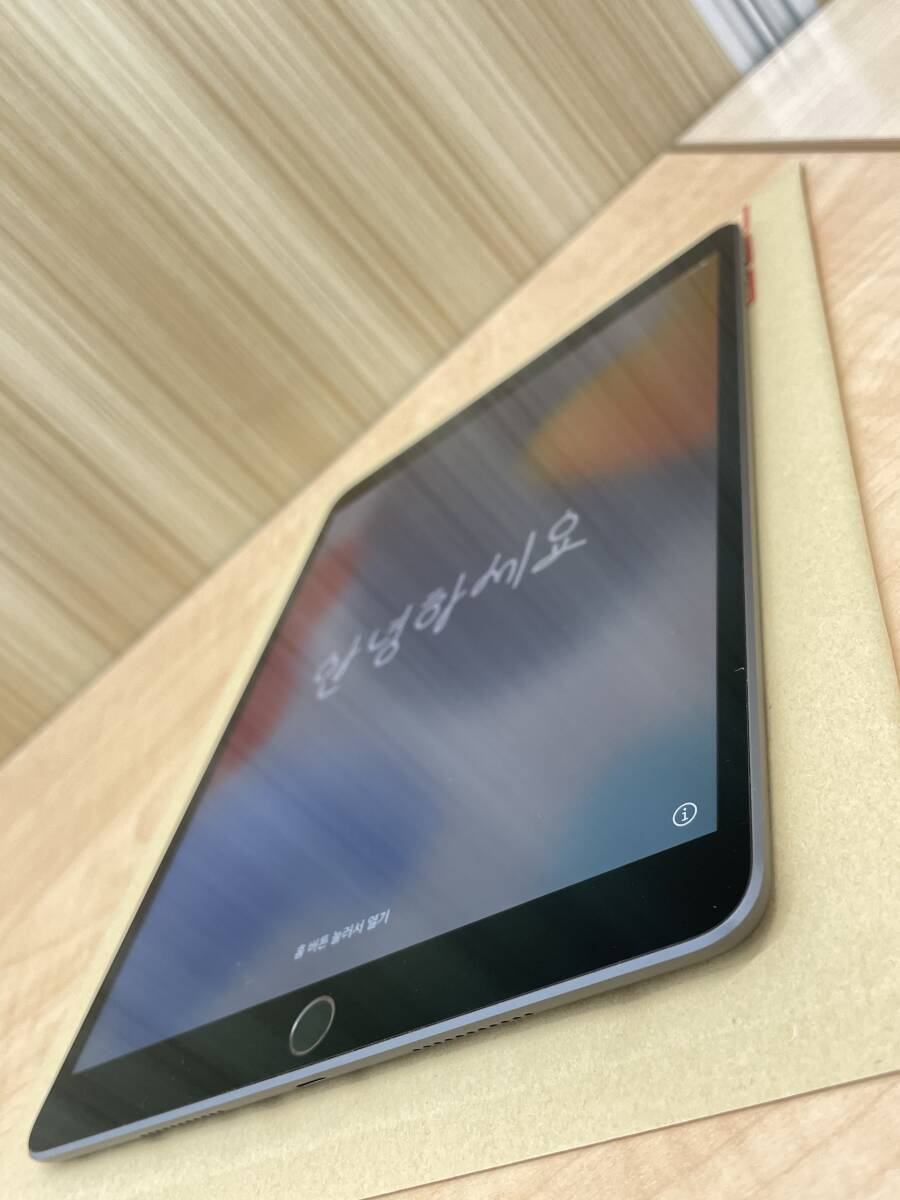 KT060252【爆速発送・土日発送可】iPad Air3 Wi-Fi 256GB スペースグレイ SIMフリー Wi-Fiモデル Apple アイパッド 1円スタート_画像3