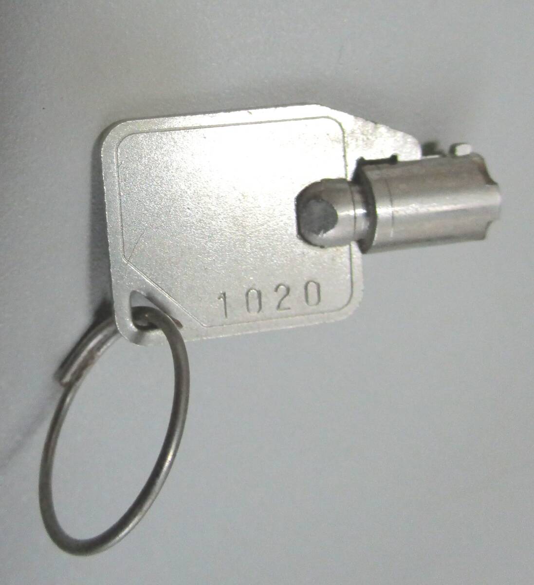  серверный шкаф ключ 1020