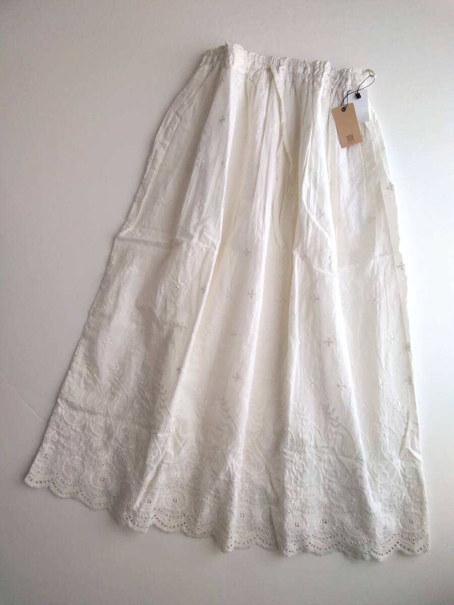 【新品】r.p.s コットン素材 春夏 裾レース刺繍フレアースカート オフホワイト 花柄 ナチュラル ギャザースカートの画像2