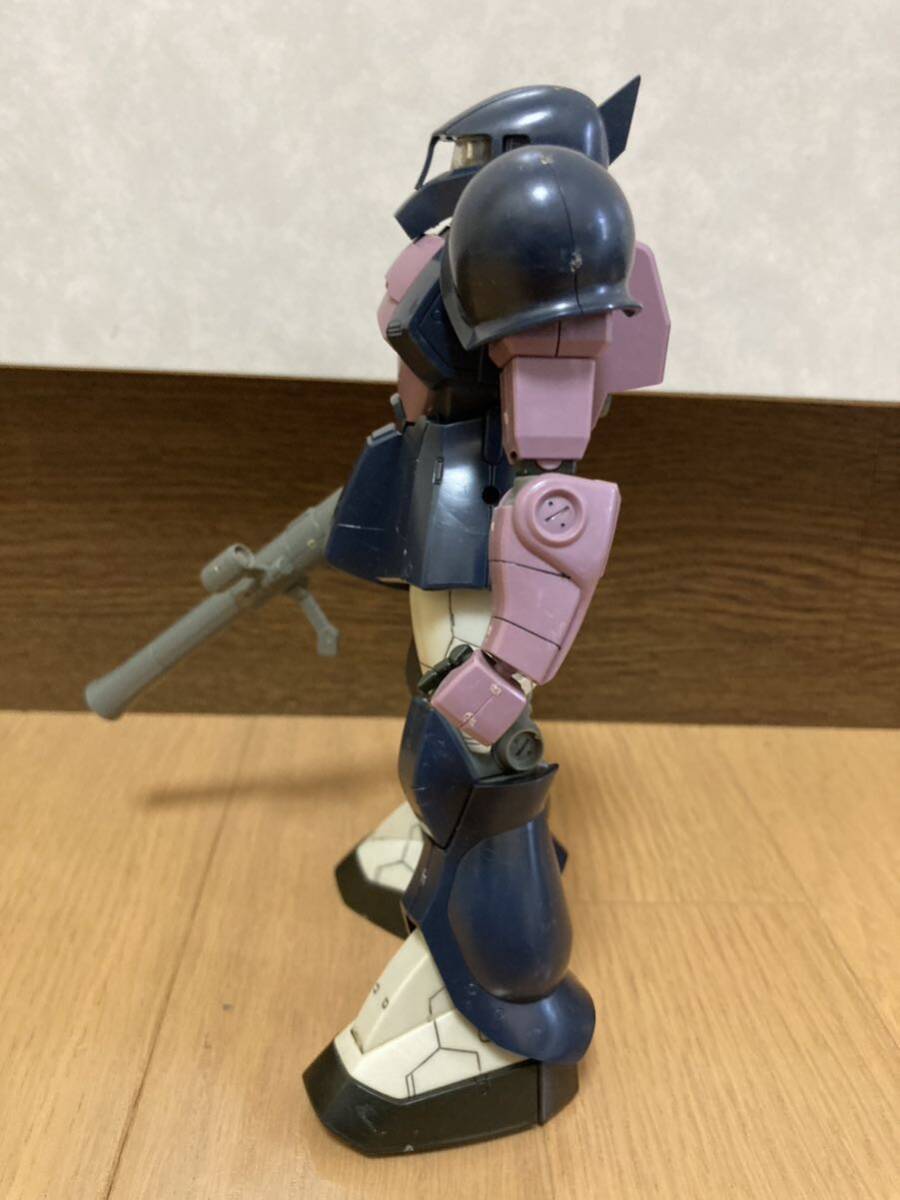 【ジャンク】MG 1/100 ザクⅠ (黒い三連星)塗装あり　現状品　箱、説明書無し　武装、パーツ欠品、欠損有り　パーツ取り　改造用　ガンプラ_画像5