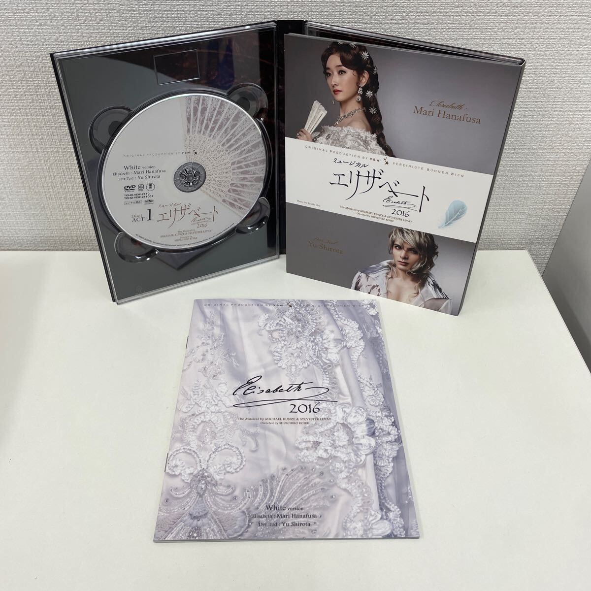 【1円スタート】 ミュージカル エリザベート 2016 White version. 再販版 DVD3枚組 花總まり 城田優 山崎育三郎