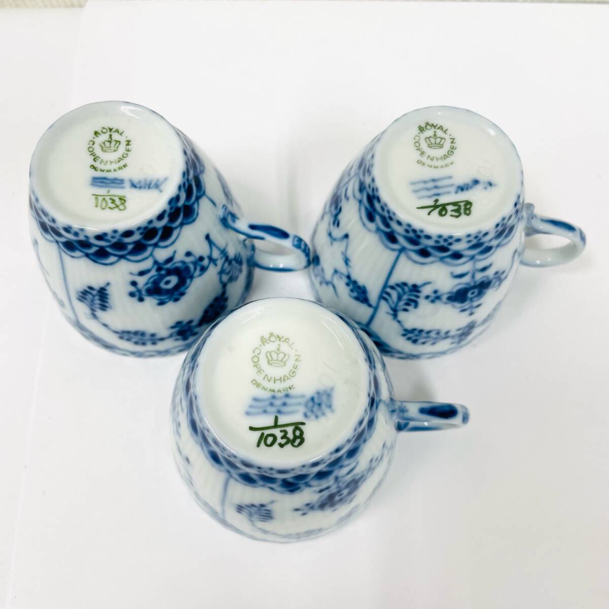 C-042633SI 【美品】 ROYAL COPENHAGEN ロイヤルコペンハーゲン ブルーフルーテッド フルレース デミタスカップ＆ソーサー 食器 3客セット