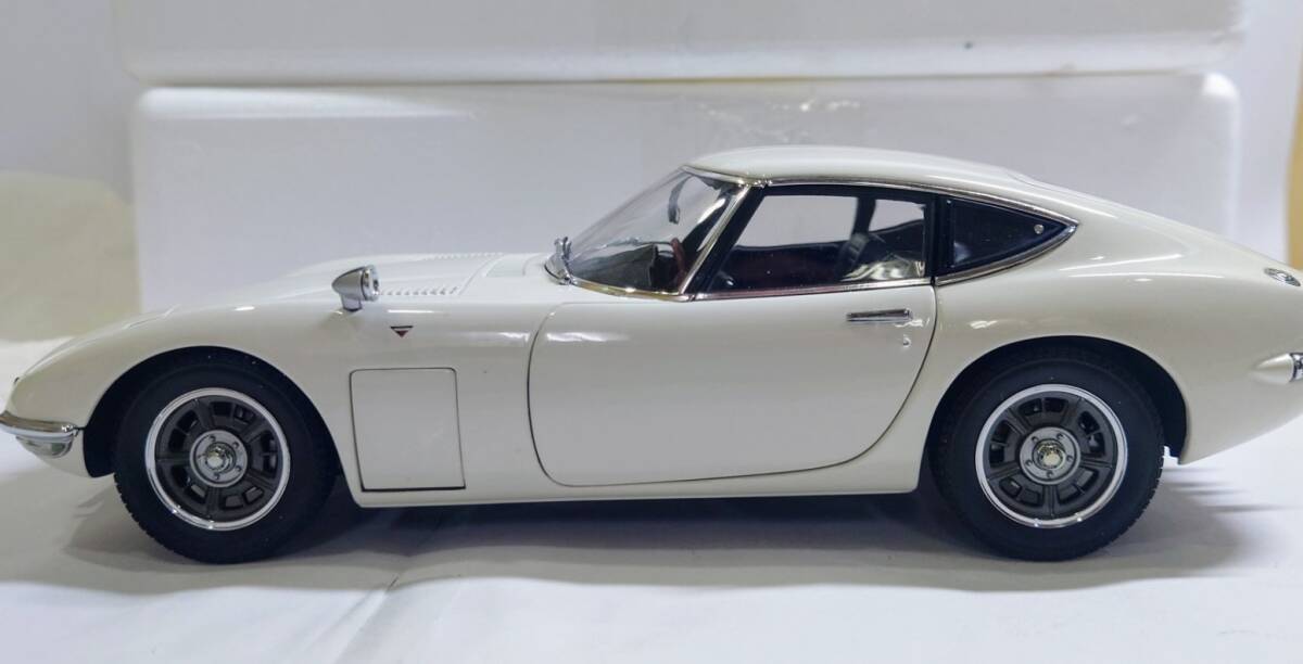 Y-41652N TOYOTA 2000GT COUPE オートアート トヨタ 1/18 ミレニアム 一部欠けあり 現状品 箱あり ジャンクの画像3