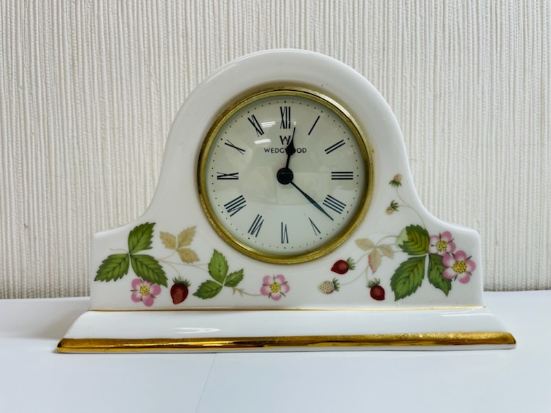 C-68348M 【現状渡し 動作未確認】 ＷＥＤＧＷＯＯＤ ウェッジウッド ワイルドストロベリー 置時計 インテリア 西洋陶磁 工芸品の画像2
