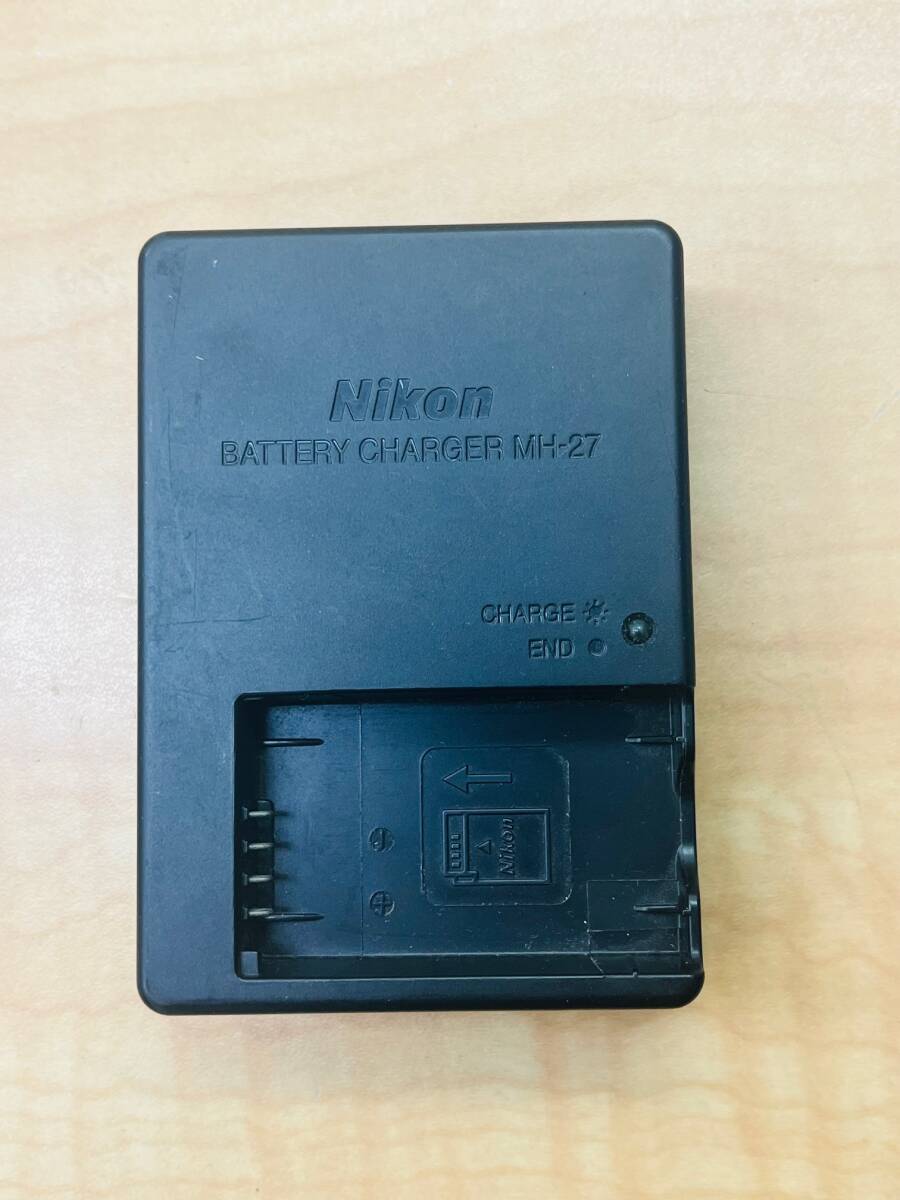 Z-17248Y 【中古】 Nikon1 J1 充電器付き レンズ10-30 電源が付くことのみ確認 箱、説明書なし