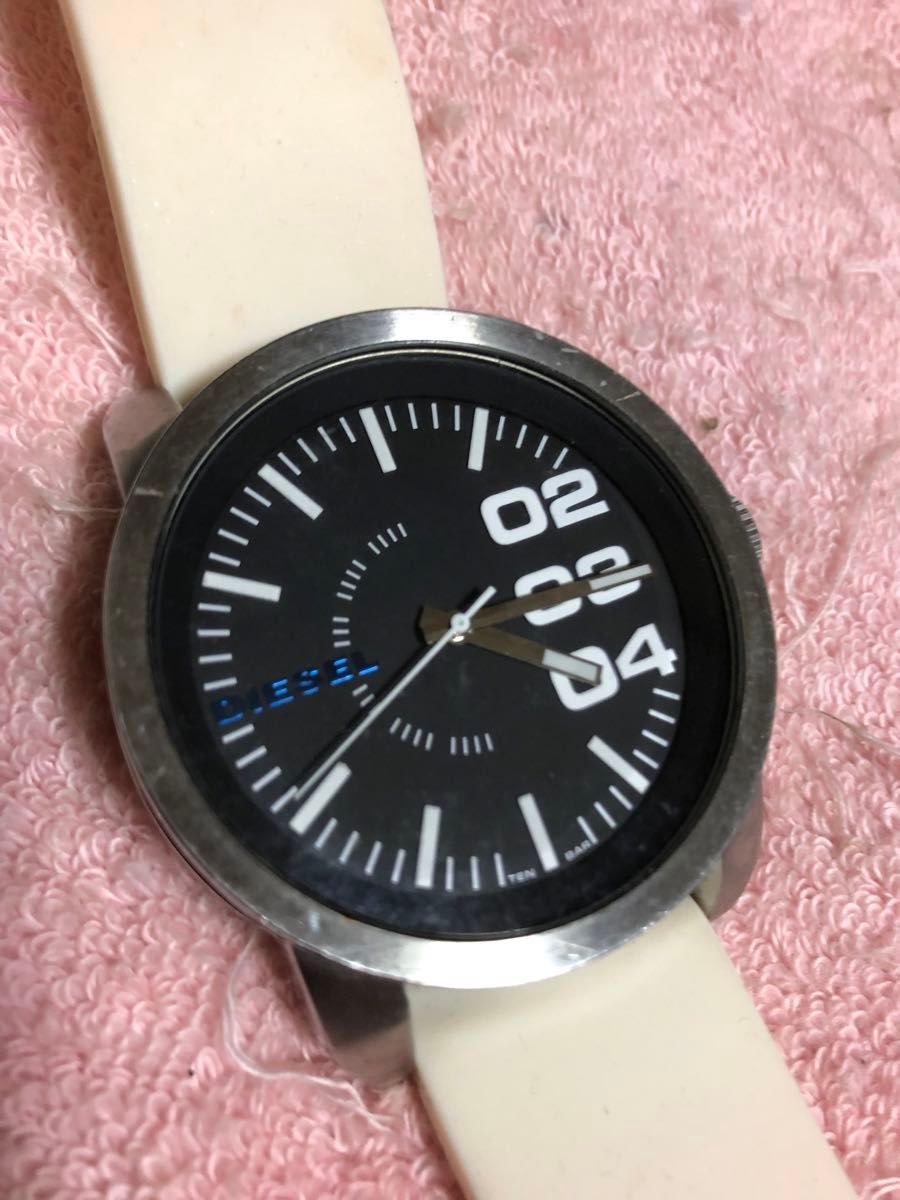 腕時計　ディーゼル　DZ-1373  クオーツ　稼働品　ホワイトシリコンベルト