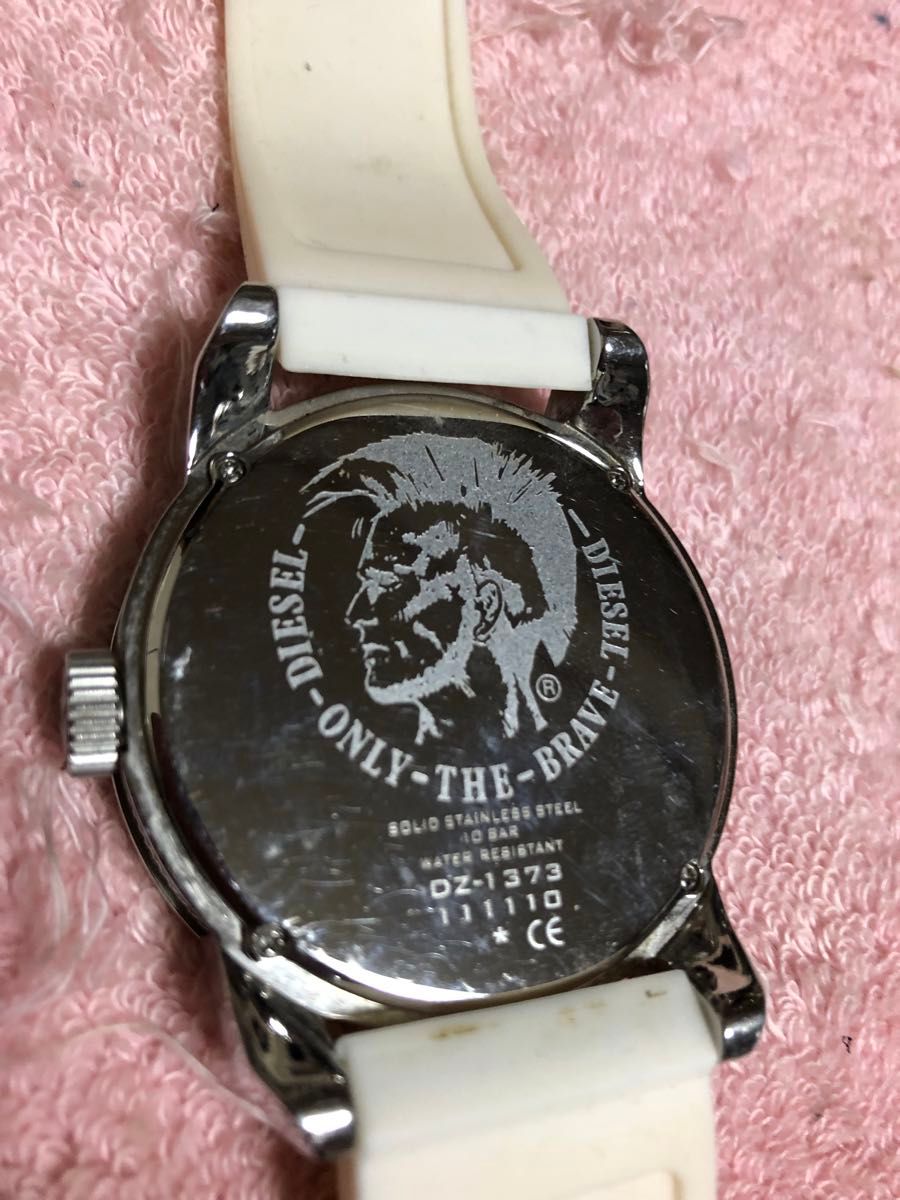 腕時計　ディーゼル　DZ-1373  クオーツ　稼働品　ホワイトシリコンベルト