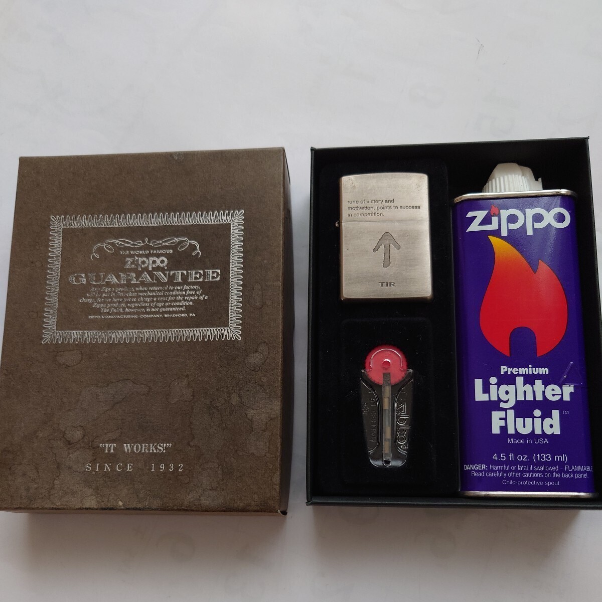 「ZIPPO(ジッポー)」オイルライター BRADFORD,PA. MADE IN U.S.A付属品付(本体、石、オイル缶 ) 喫煙グッズの画像7