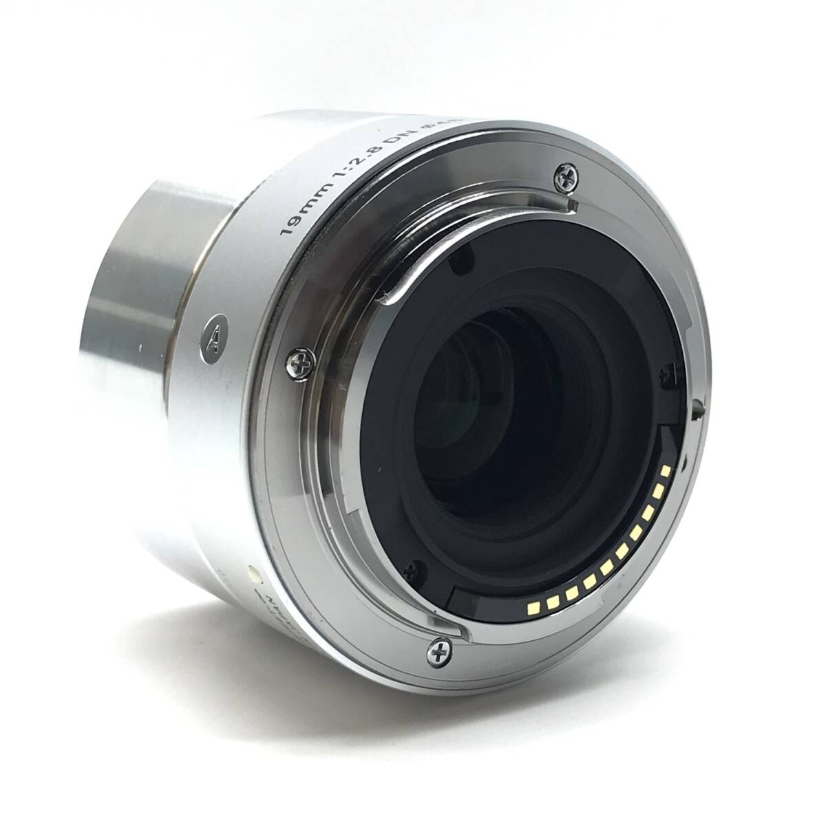 SIGMA シグマ 単焦点広角レンズ Art 19mm F2.8 DN シルバー マイクロフォーサーズ用 ミラーレスカメラ専用 管理YK24001268の画像4