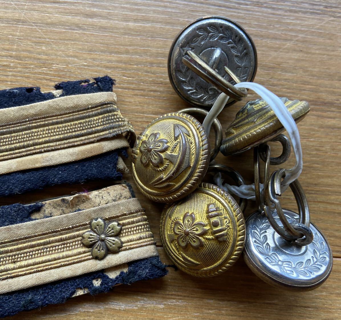 大日本帝国海軍 士官用金ボタンと襟章 当時物 旧海軍 少尉の画像3