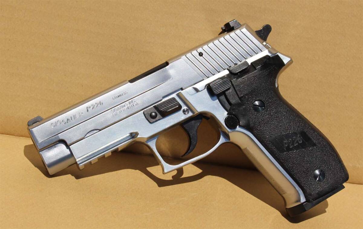 タナカ SIG P226 ステンレス ブローバックガスガン_画像2