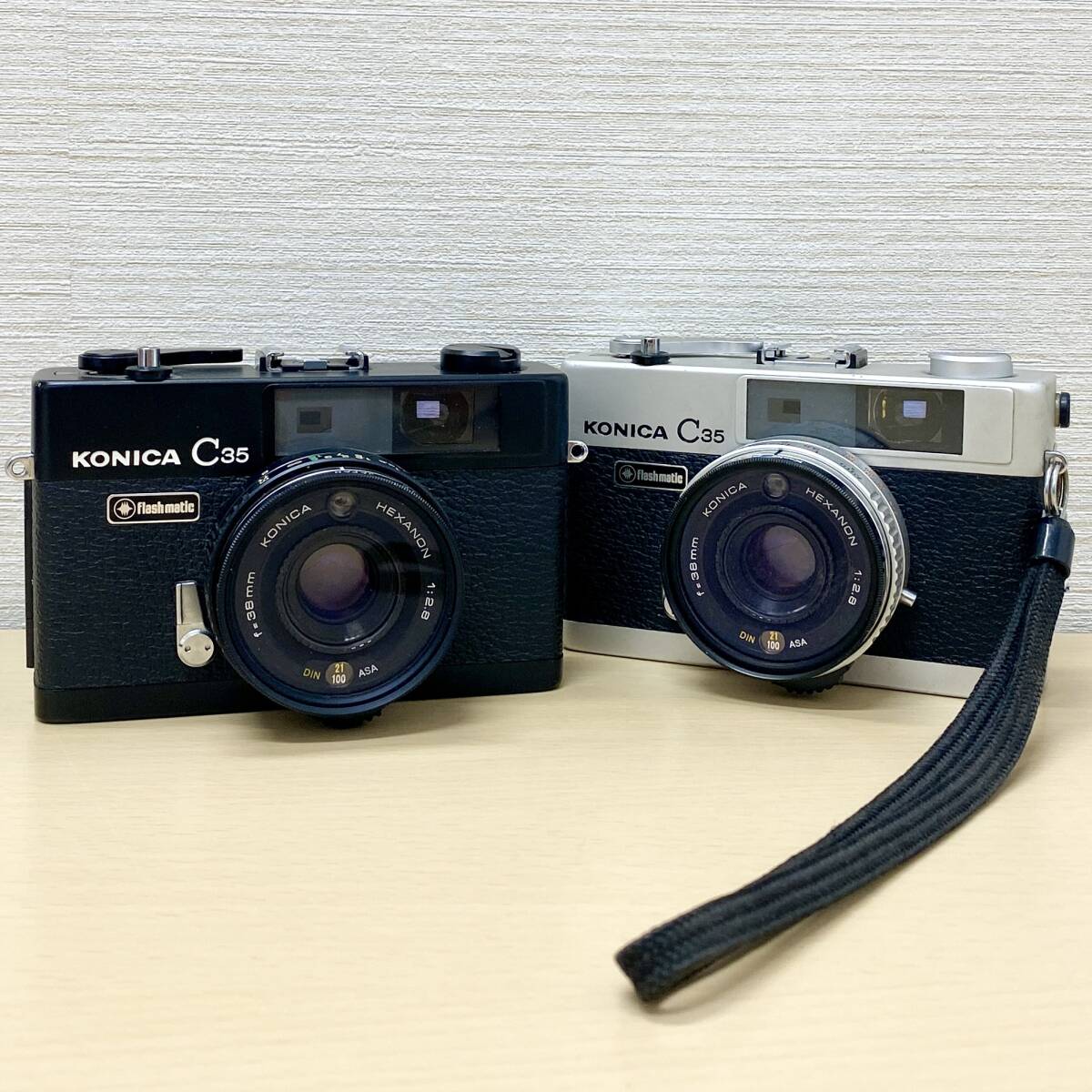 [ summarize exhibition ] 2 pcs Konica C35 Flashmatic silver black Konica film camera compact camera operation not yet verification junk treatment secondhand goods 