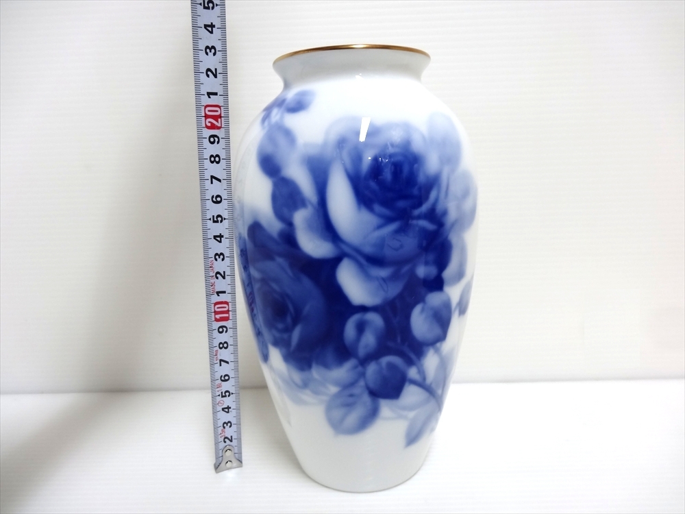 大倉陶園 ブルーローズ 花瓶　高さ22.8cm 桐箱入り未使用品　花器 フラワーベース_画像3