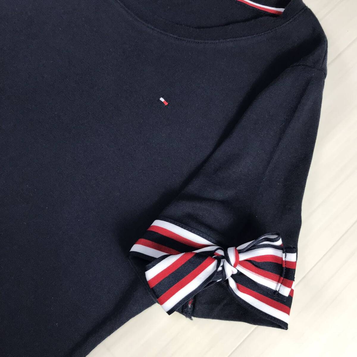 TOMMY HILFIGER トミー ヒルフィガー デザインTシャツ M ネイビー 刺繍ロゴ フラッグ リボン_画像5