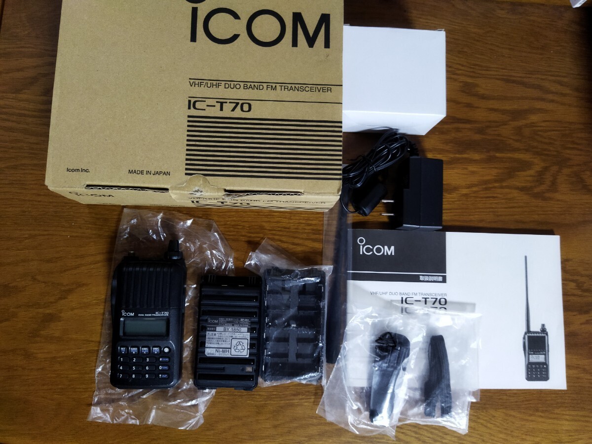  Icom IC-T70 144/430MHz FM handy transceiver new sp rear s standard conform ICOM