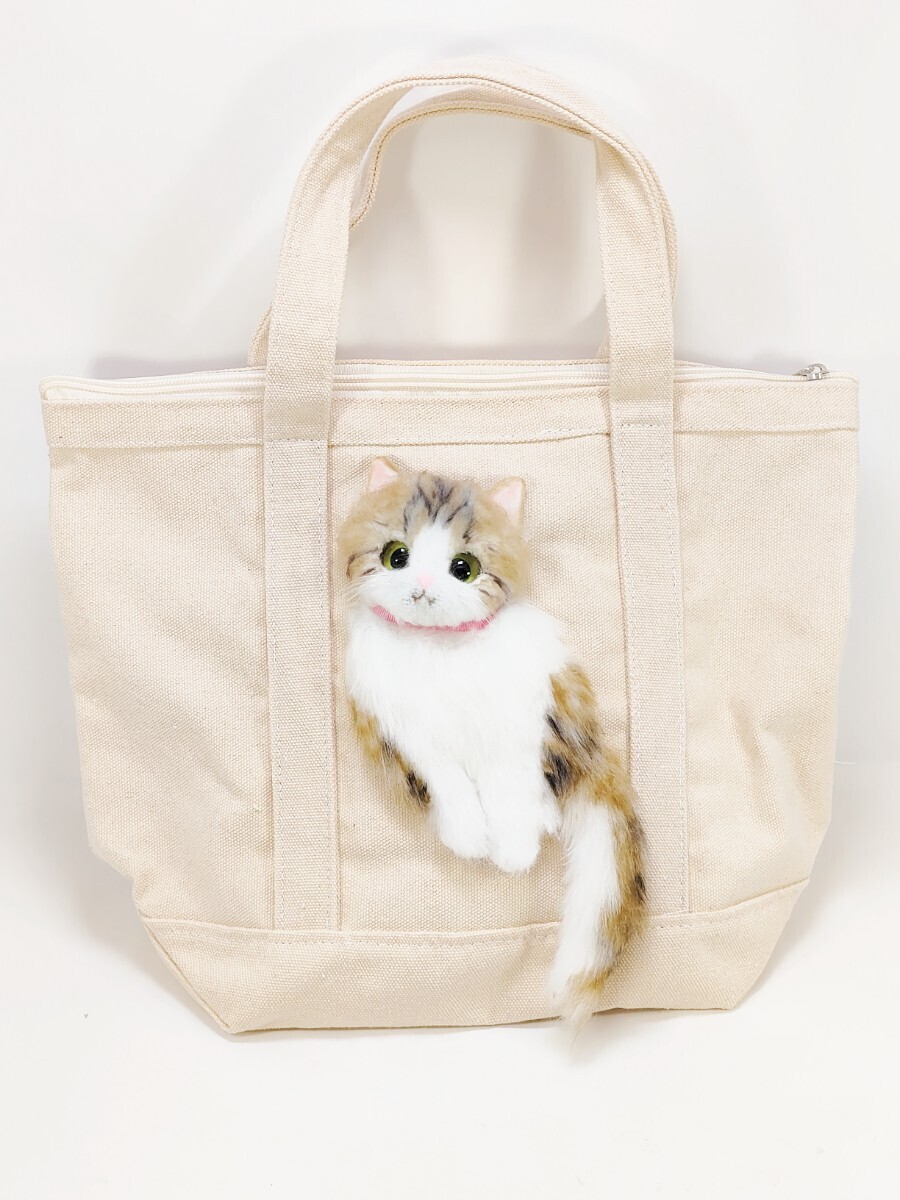 -nyamu- キジ白猫のおすわりトートバッグ トートバッグ かばん ファスナーバッグ ハンドメイドの画像1