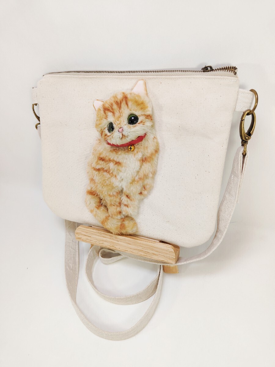 -nyamu- 茶トラ猫のおすわりサコッシュ バッグ かばん サコッシュ 猫 ポーチ ハンドメイド 猫グッズの画像4