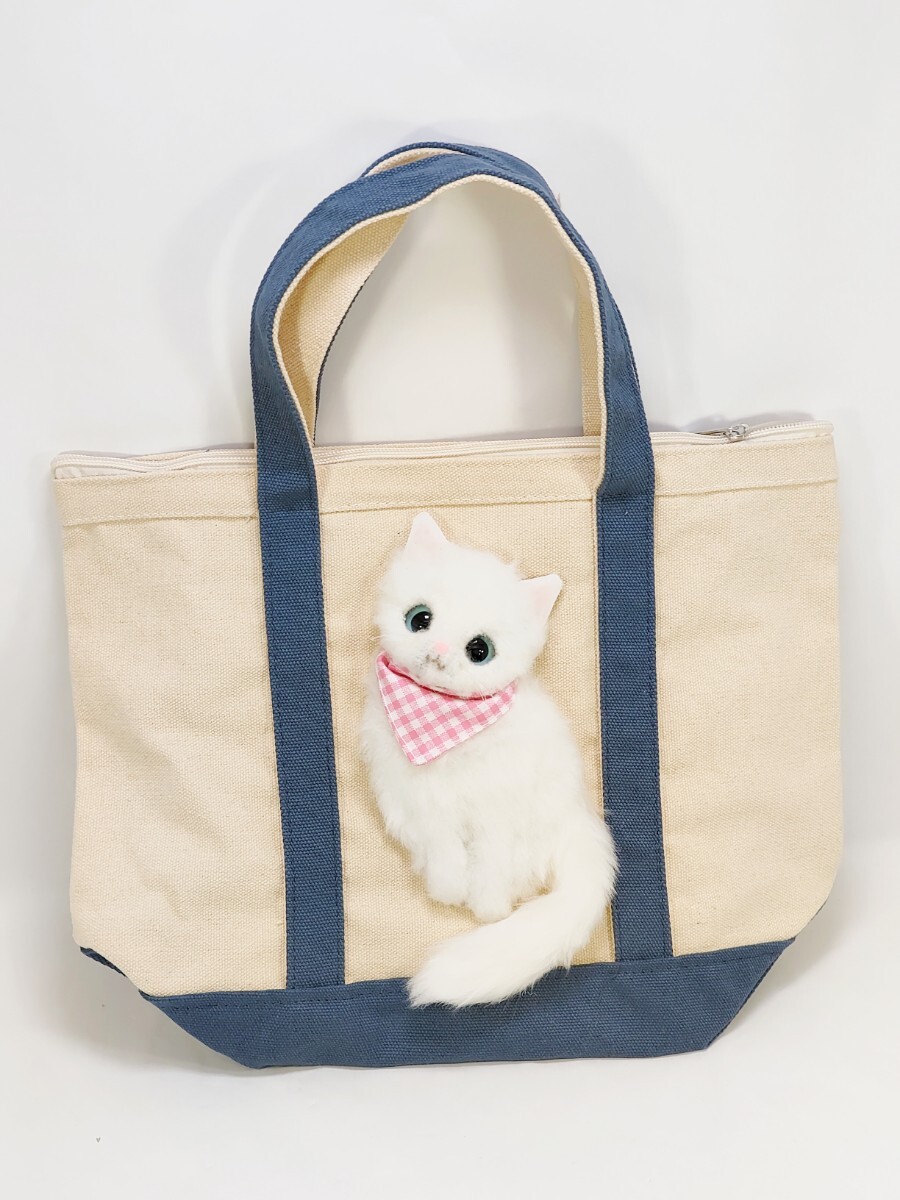 -nyamu-　白猫のおすわりトートバッグ　トートバッグ　かばん　ファスナーバッグ　ハンドメイド_画像1