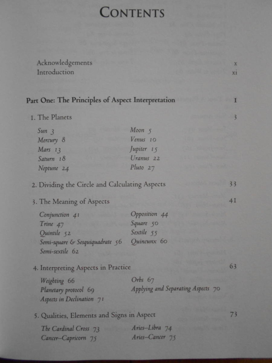 Aspects In Astrology: A Comprehensive guide to Interpretation　ペーパーバック　Sue Tompkins　西洋占星術　190428