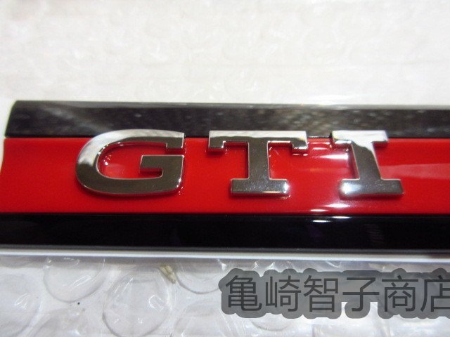 VW ゴルフ7/ゴルフ7.5 サイドエンブレム/GTI(レッド)【core OBJ】新品/CO-VSE-GT1/GOLF8 LOOK/_画像2