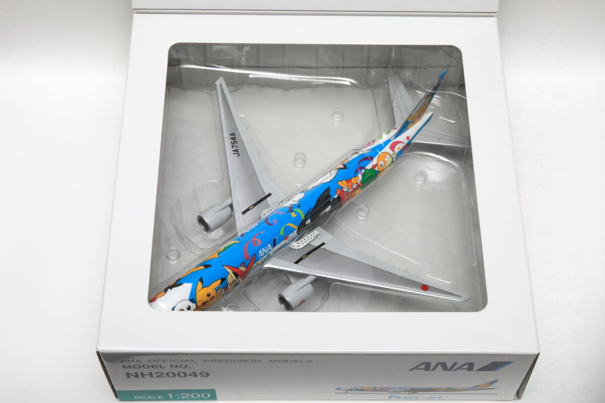 全日空商事 ANA 1/200 777-300 ポケモンジェット NH20049の画像4