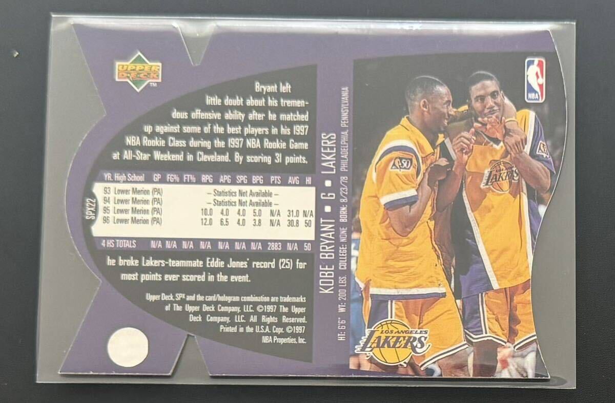 1997 Kobe Bryant Upper Deck SPX Die Cut Gold Parallel - Los Angeles Lakers Card #22 Hologram Holoview コービーの画像2