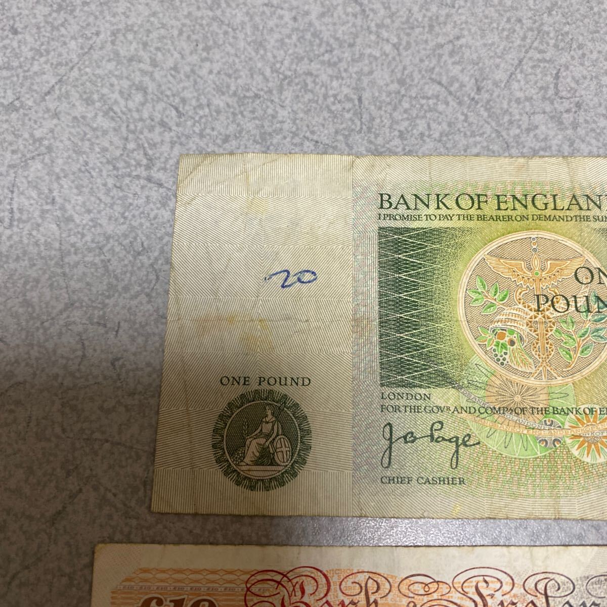 イギリス 1ポンド 10ポンド紙幣 2枚セットの画像2