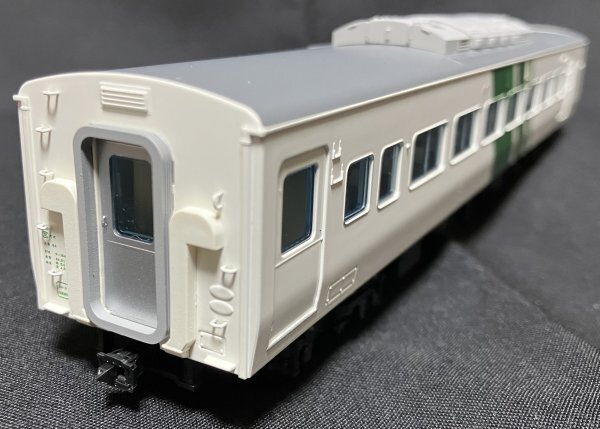 天賞堂【HO 185系 直流特急形電車 モハ184-29 or 4 (中間車/ T車)】 55054 185系0番台 踊り子色 JR晩年_画像2