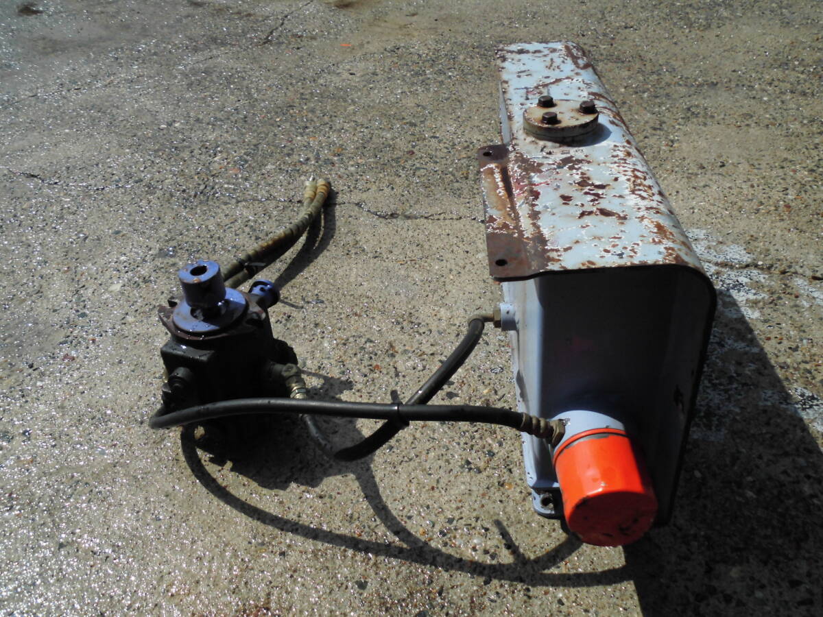 愛知の薪屋　コマツ　油圧ポンプ　タンクセット　動力を繋いで自作油圧ユニットを作れます　引取限定　西濃運輸の支店止め_画像4