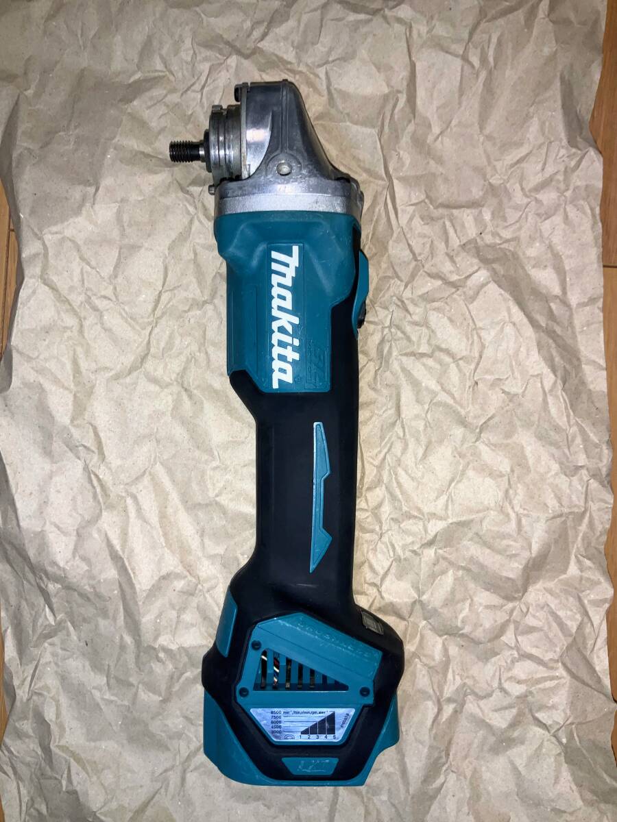 【美品ジャンク】マキタ　充電式ディスクグラインダ　makita GA412D 18v 100mm 本体のみ_画像2