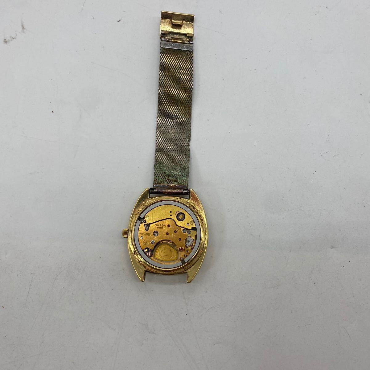 exH0018 OMEGA オメガ 196 0121 cal.1370 メンズクォーツ腕時計 ゴールドカラー ベルトなしジャンク の画像5