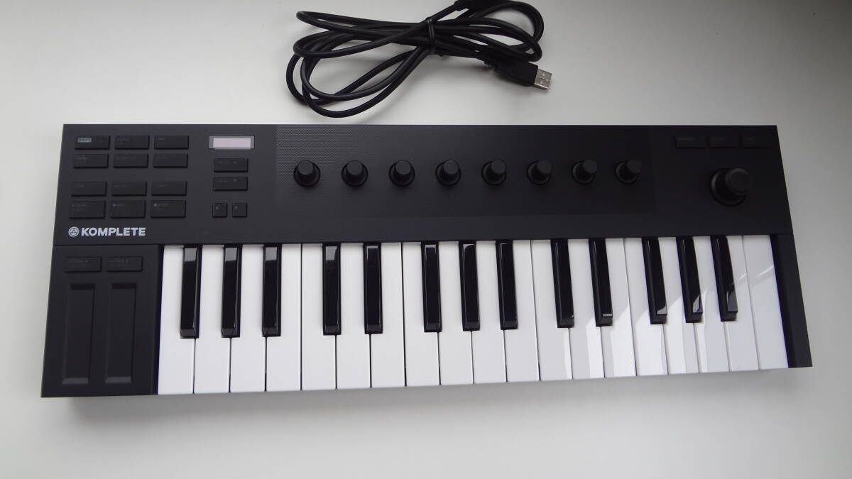 美品 NATIVE INSTRUMENTS KOMPLETE KONTROL M32 ミニ鍵盤 動作確認済の画像1