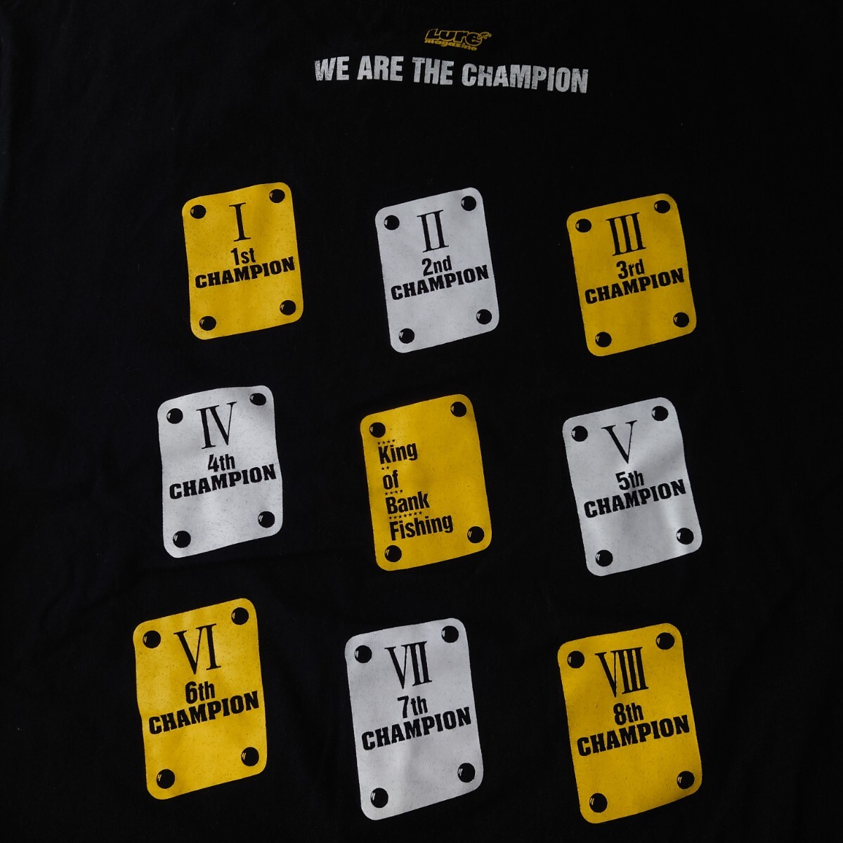 【Tシャツ/ブラック/L-size】フロント:陸王 RIKU-OH/バック:WE ARE THE CHAMPION 初代〜8代目&初代レジェンド サイン用欄アリ【ルアマガ】